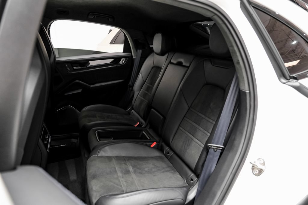 Used 2025 Porsche Cayenne Turbo GT AWD/4WD image 37