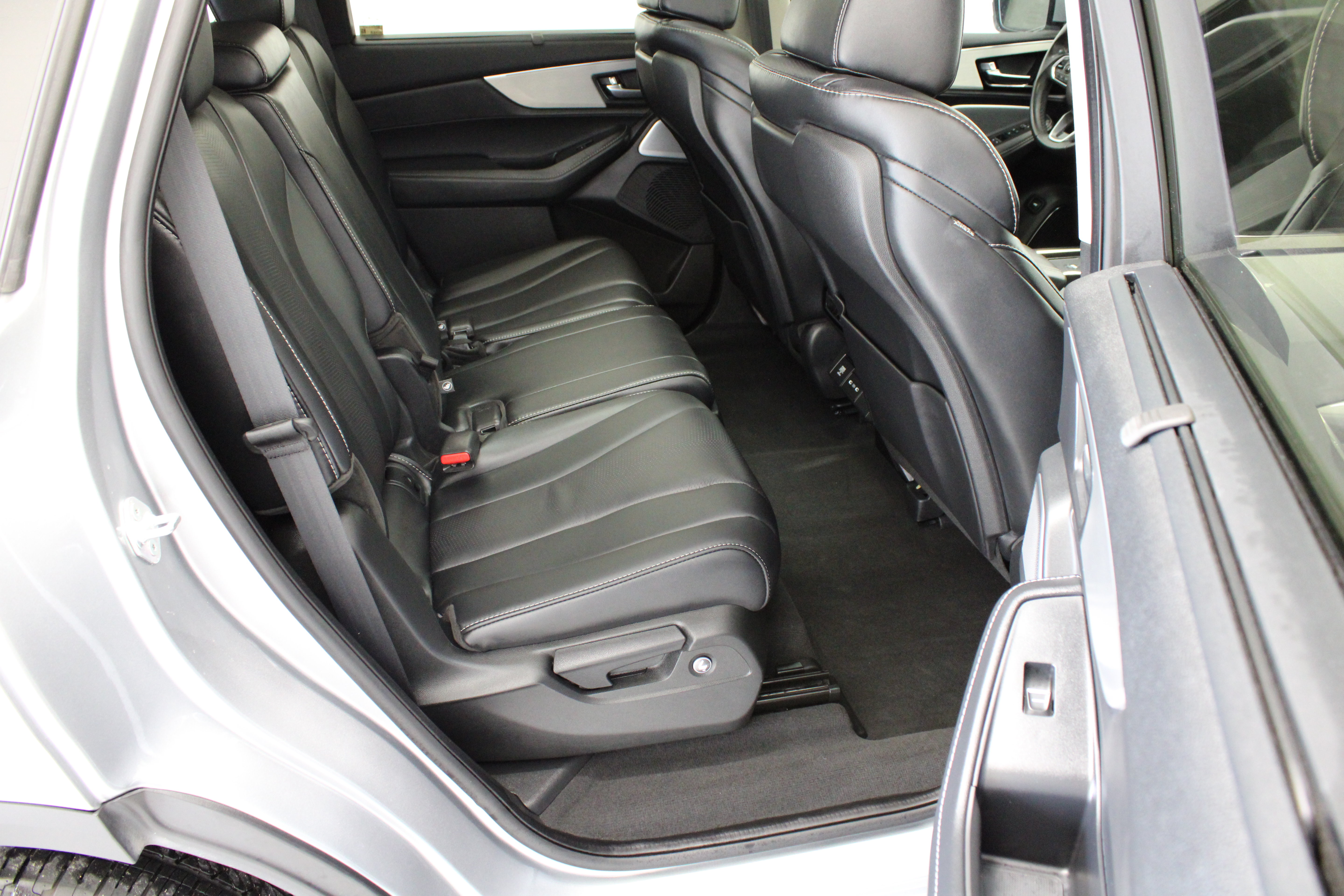 Used 2025 Acura MDX w/ Technology Package AWD/4WD image 38
