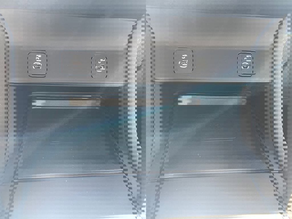 New 2024 Land Rover Discovery Sport S image 33