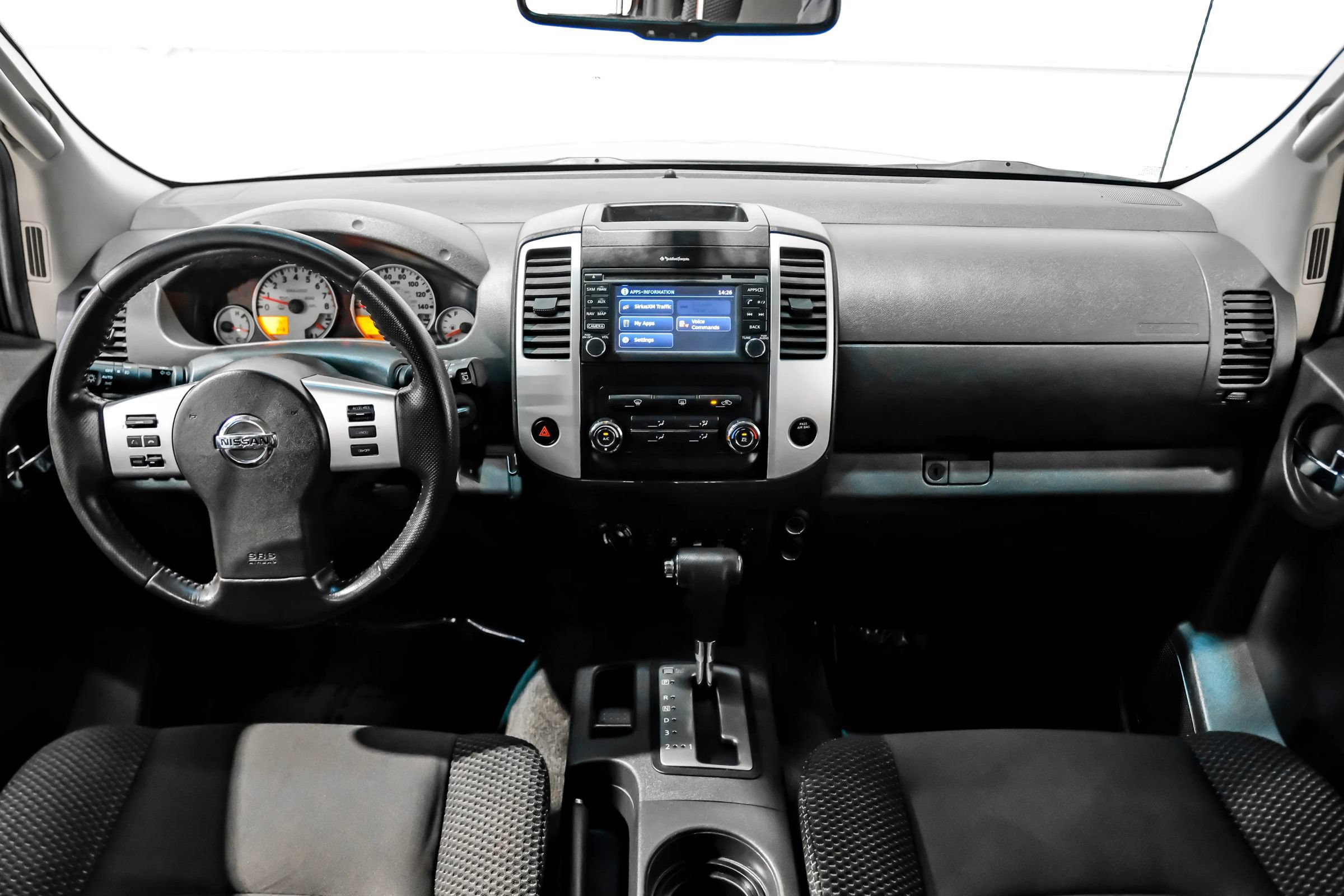 Used 2015 Nissan Xterra PRO-4X AWD/4WD image 12