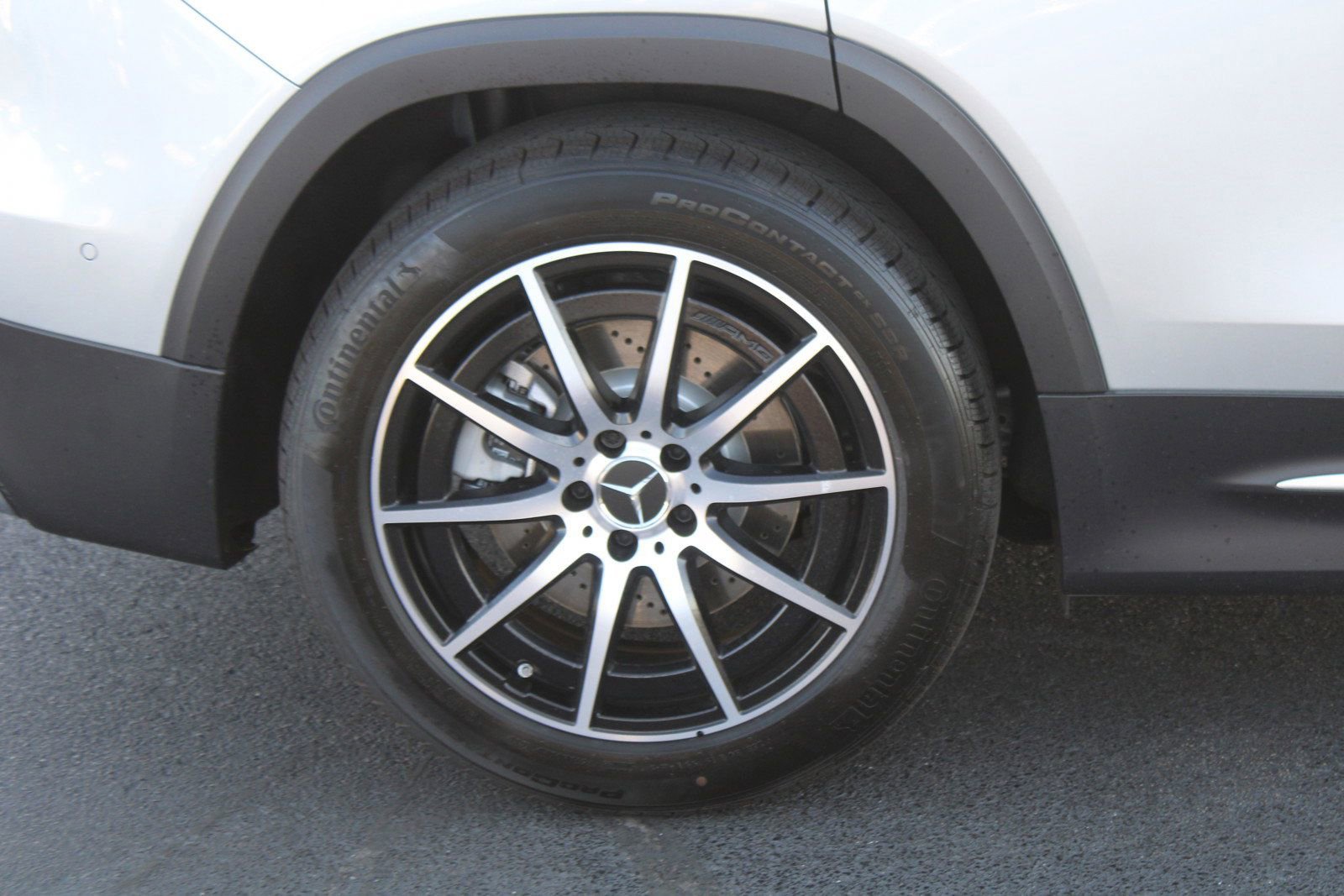 Certified 2025 Mercedes-Benz GLB 35 AMG 4MATIC image 9