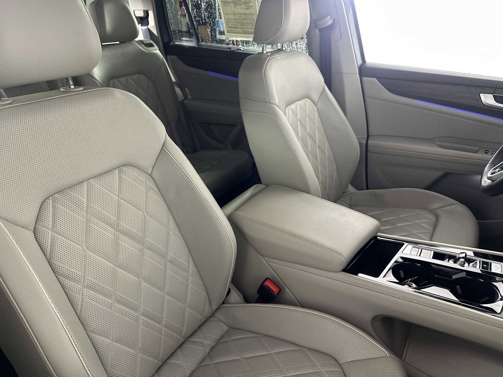 Used 2024 Volkswagen Atlas SEL Premium R-Line image 34