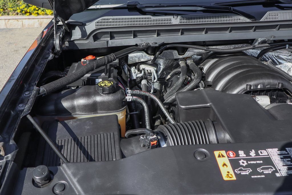 Used 2018 Chevrolet Silverado 1500 LTZ Z71 w/ Redline Edition AWD/4WD image 12