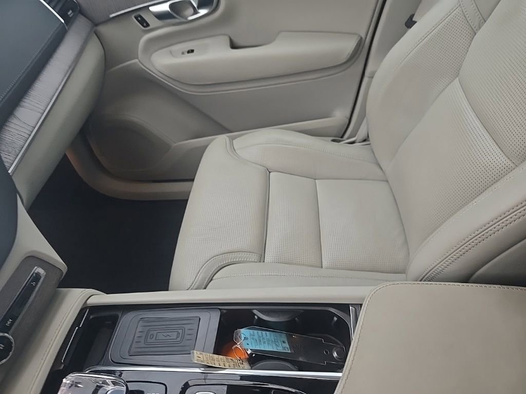 Used 2023 Volvo XC90 T8 Ultimate AWD/4WD image 22