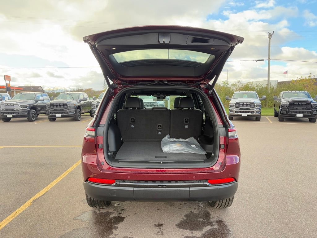 New 2025 Jeep Grand Cherokee Limited w/ Black Appearance Package AWD/4WD image 5