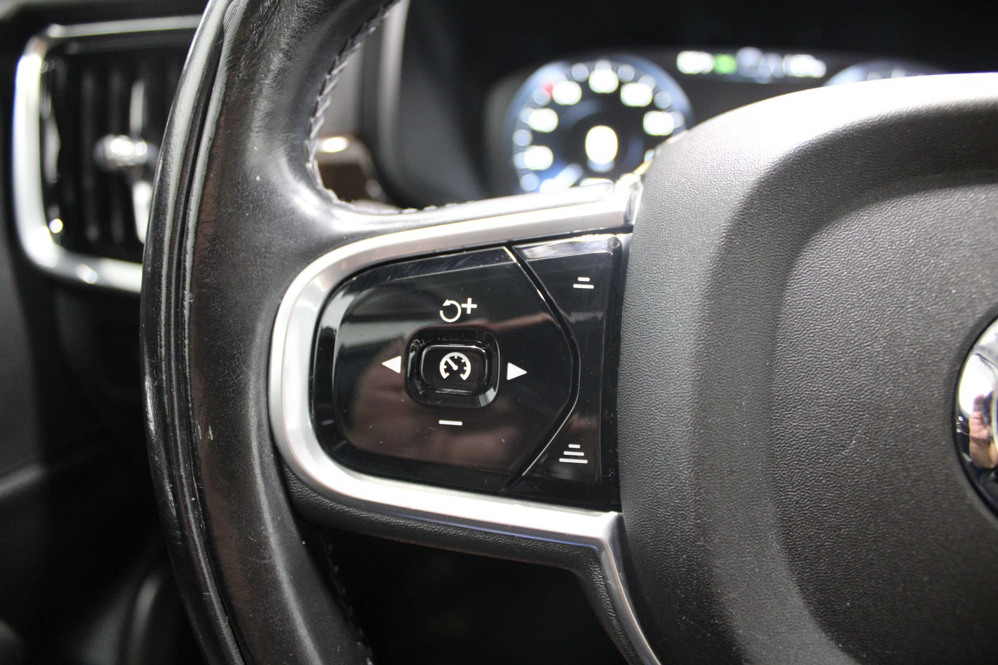 Used 2018 Volvo S90 T5 Momentum w/ Convenience Package AWD/4WD image 40