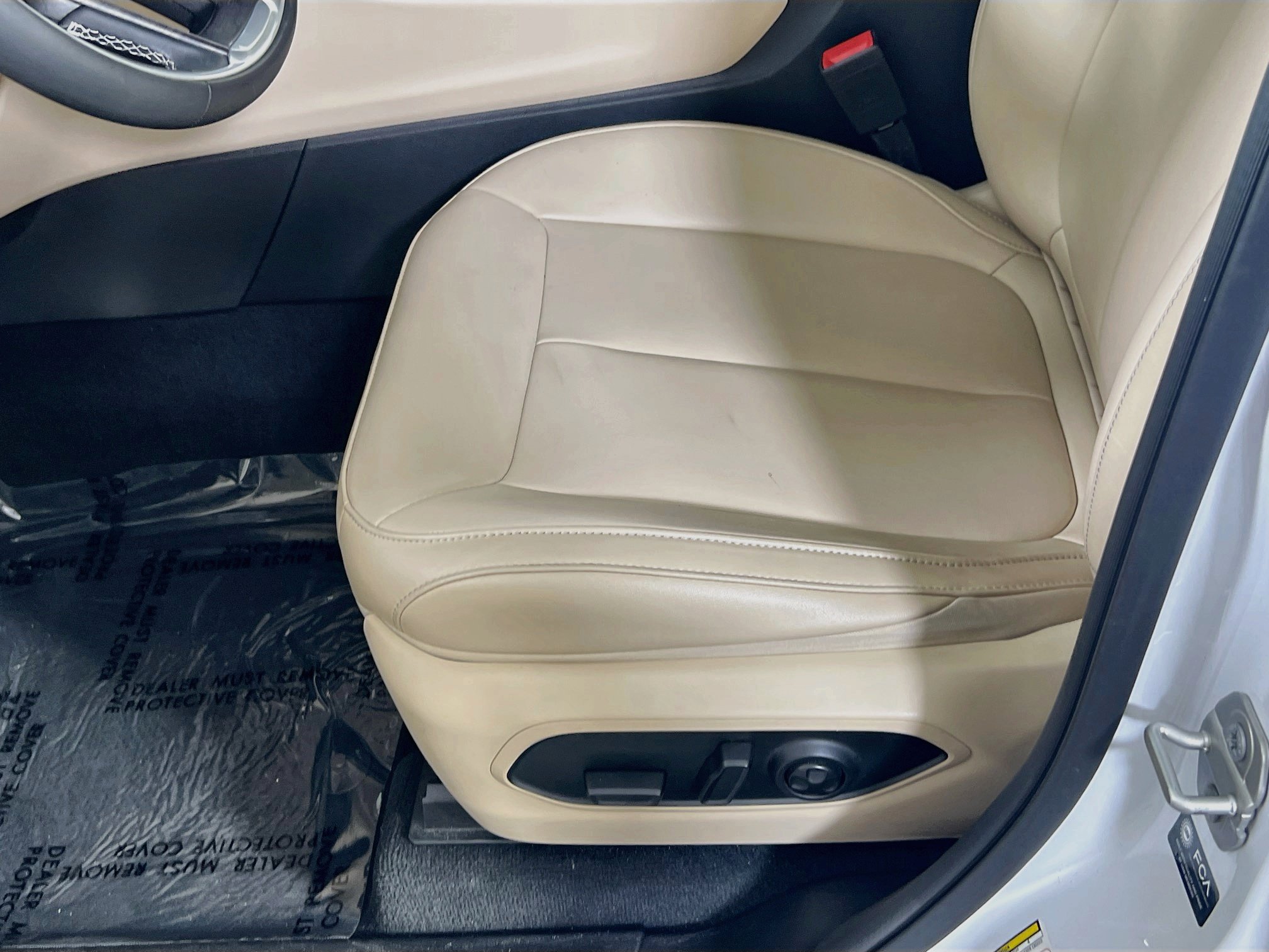 Used 2023 Jeep Grand Cherokee L Limited AWD/4WD image 19