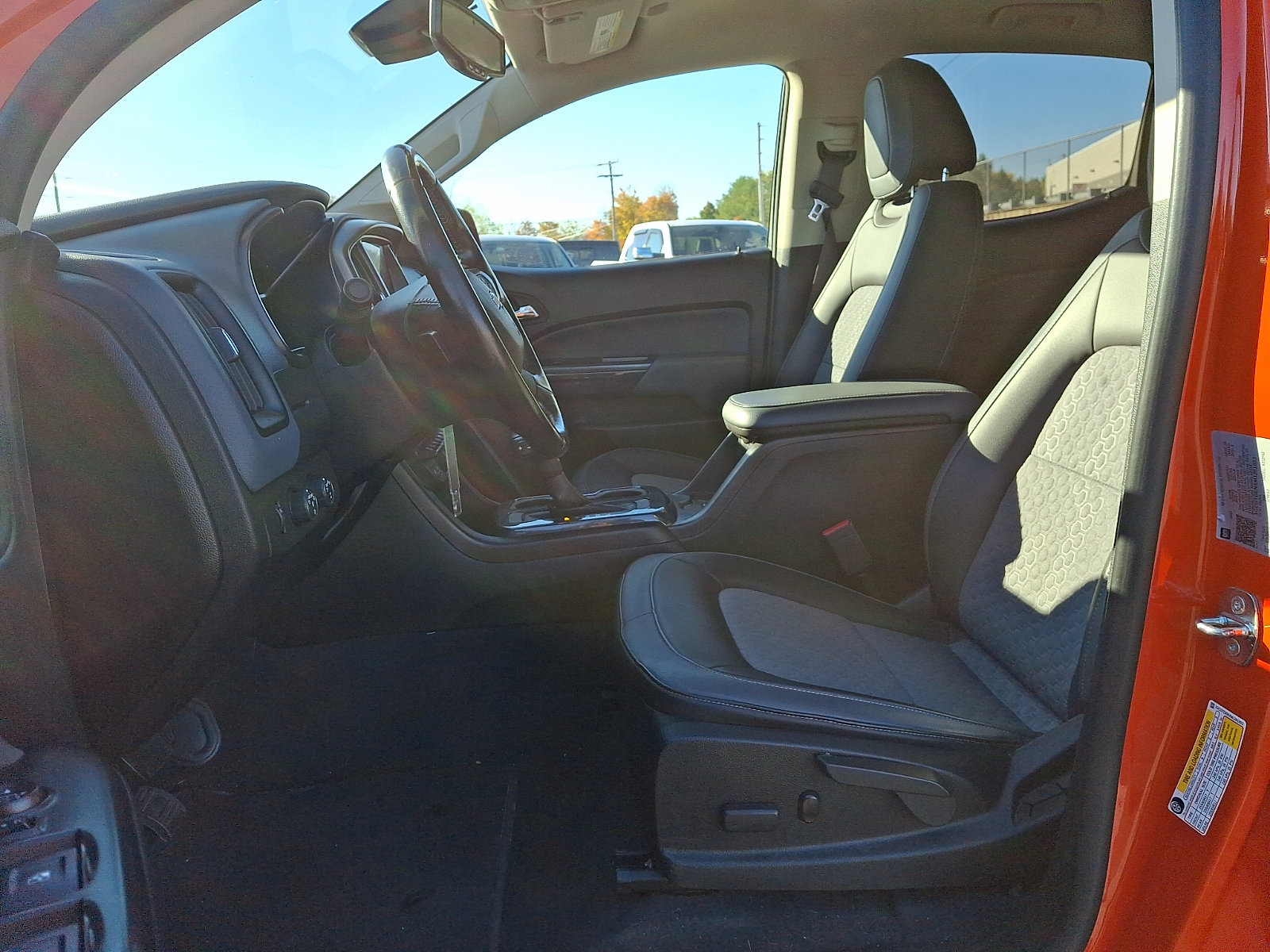 Used 2021 Chevrolet Colorado Z71 w/ Safety Package AWD/4WD image 14