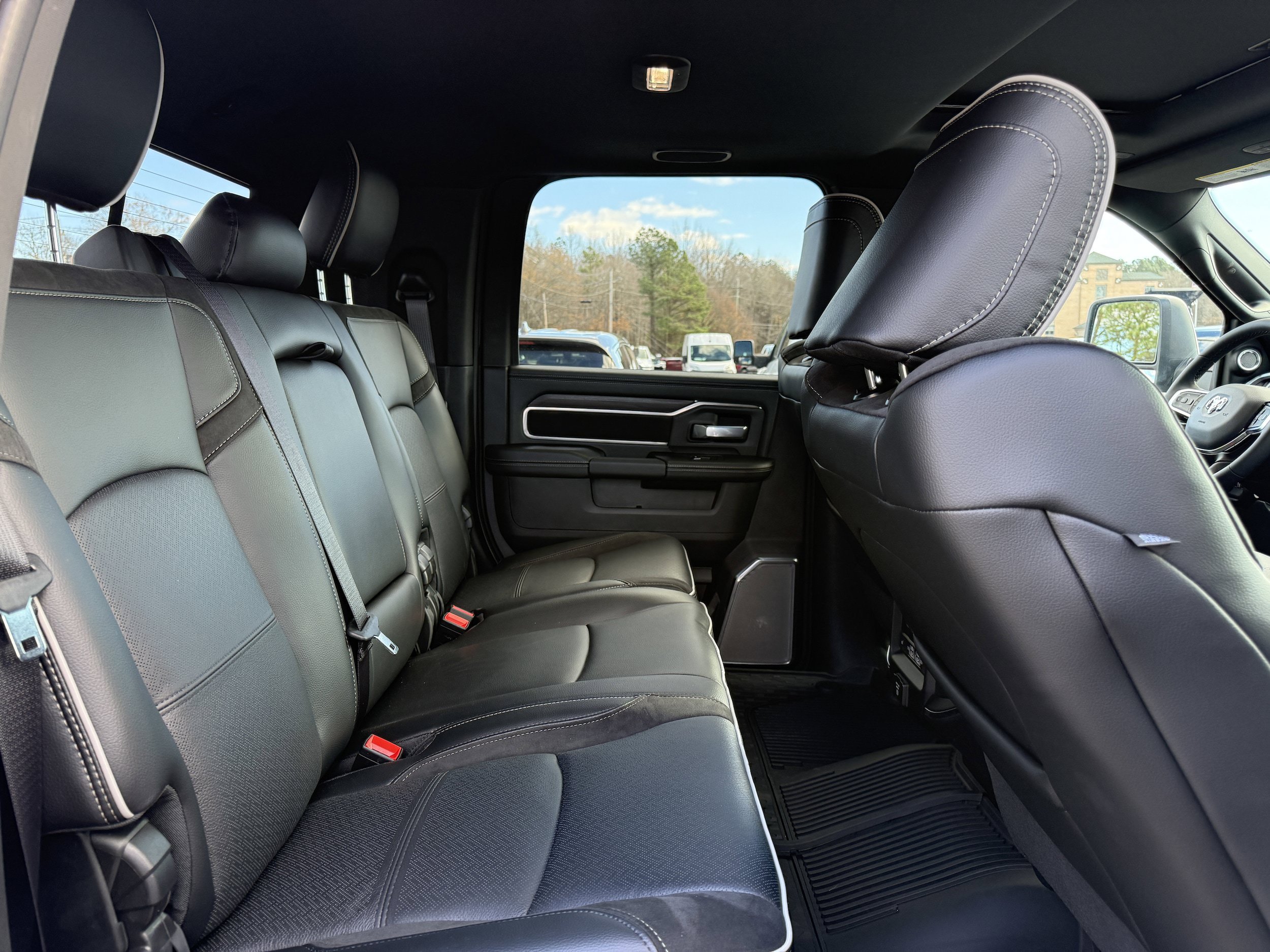 New 2026 RAM 2500 Laramie AWD/4WD image 18