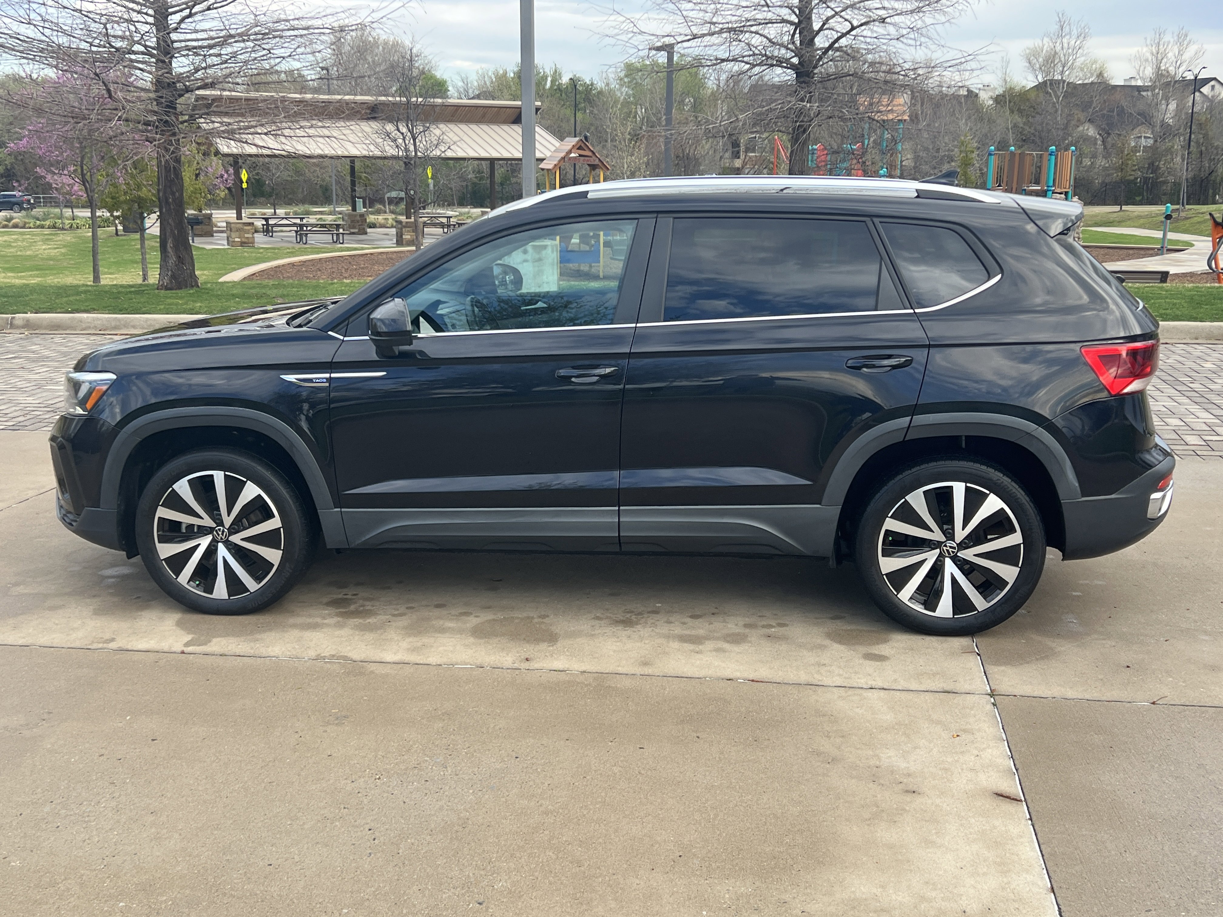 Certified 2023 Volkswagen Taos SE w/ Panoramic Sunroof Package FWD image 7