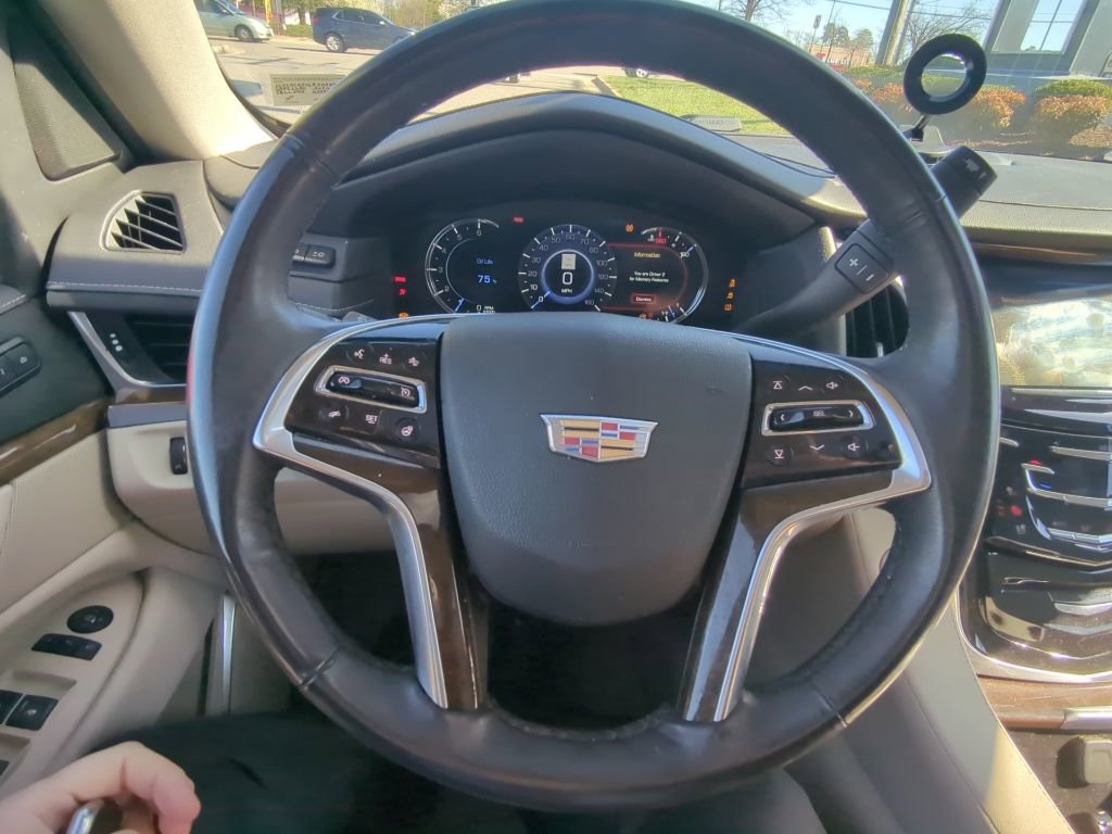 Used 2020 Cadillac Escalade Premium Luxury image 16