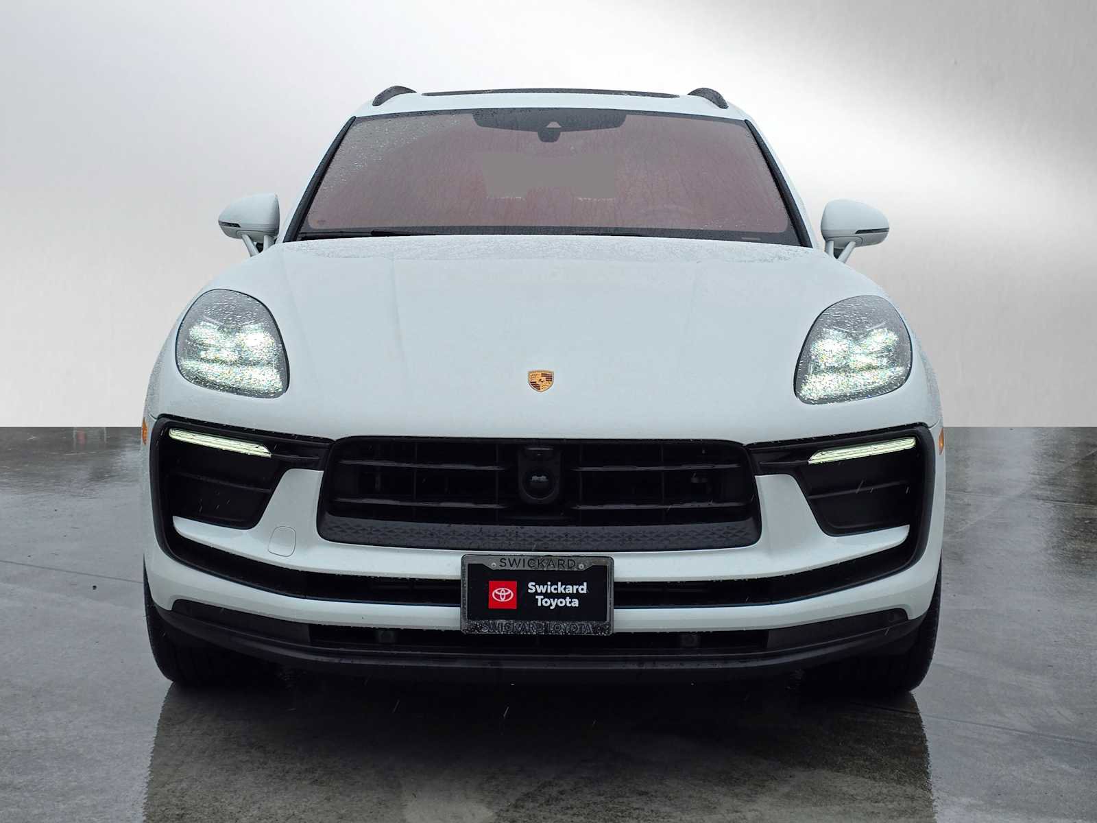 Used 2025 Porsche Macan image 2