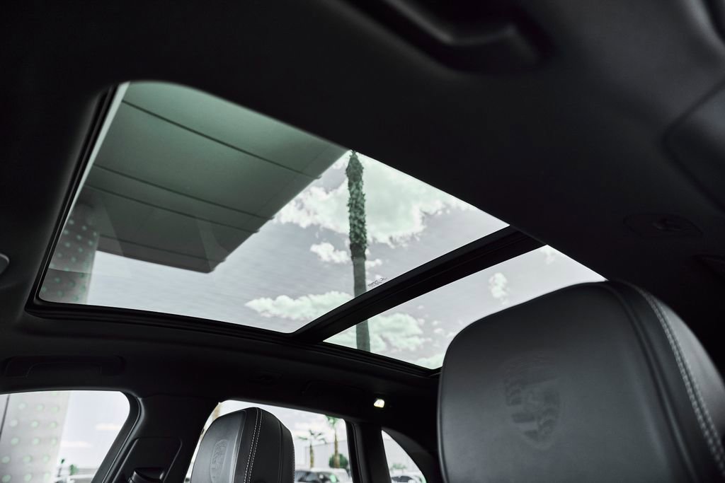 Used 2022 Porsche Macan S AWD/4WD image 32