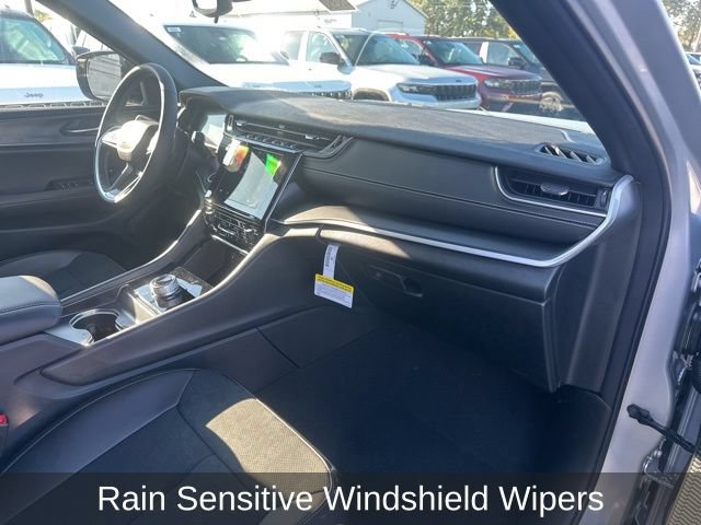 Used 2024 Jeep Grand Cherokee Altitude AWD/4WD image 32