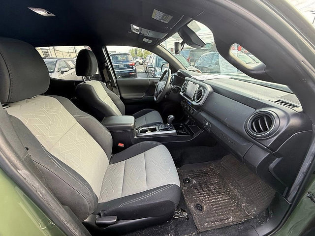 Used 2022 Toyota Tacoma TRD Sport w/ Technology Package AWD/4WD image 23