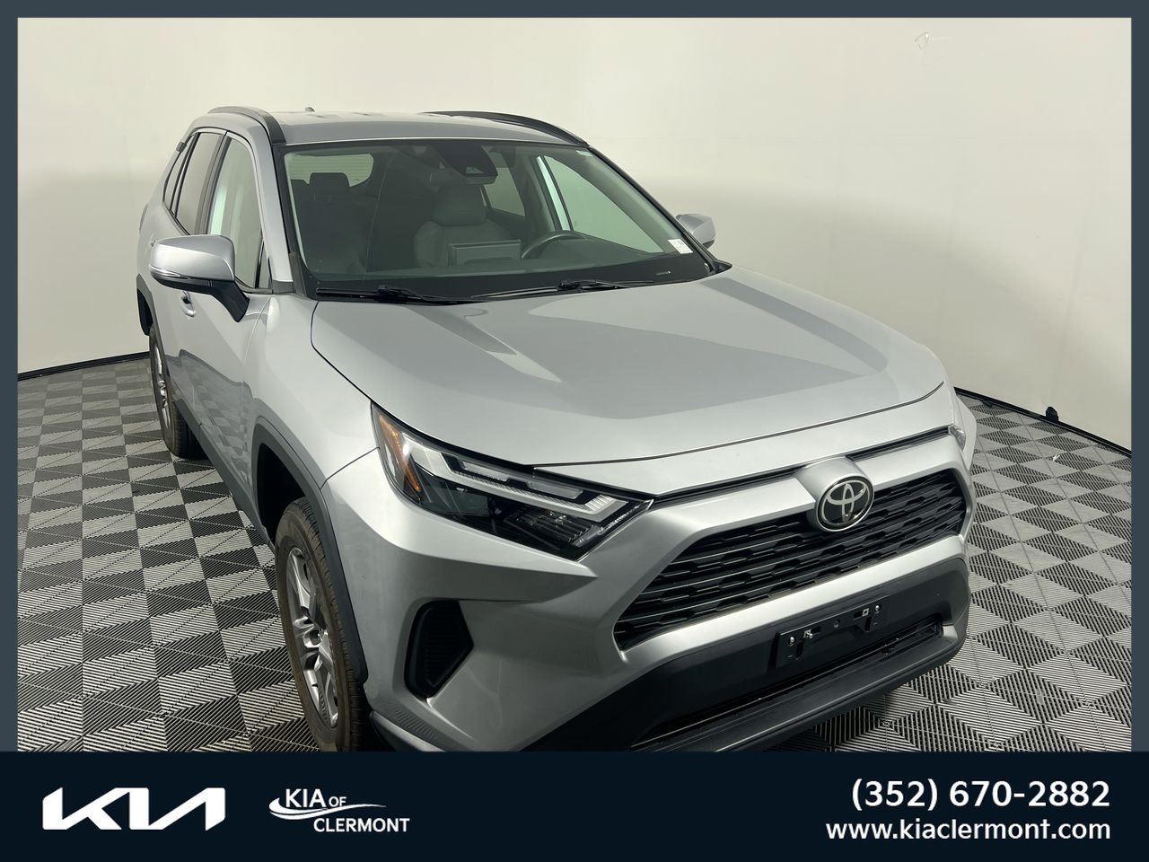 Used 2024 Toyota RAV4 XLE FWD image 1