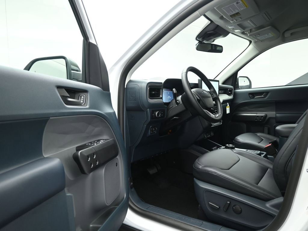 New 2025 Ford Maverick Lariat w/ Black Appearance Package image 8