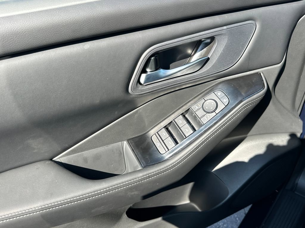 New 2026 Nissan Rogue SV image 10