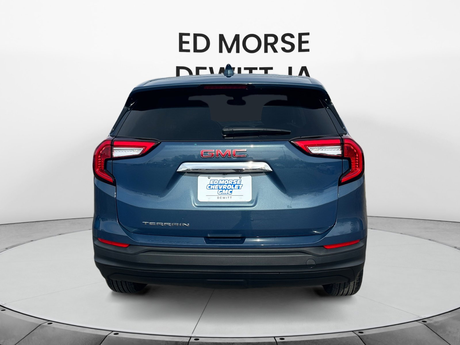 Used 2024 GMC Terrain SLE image 4