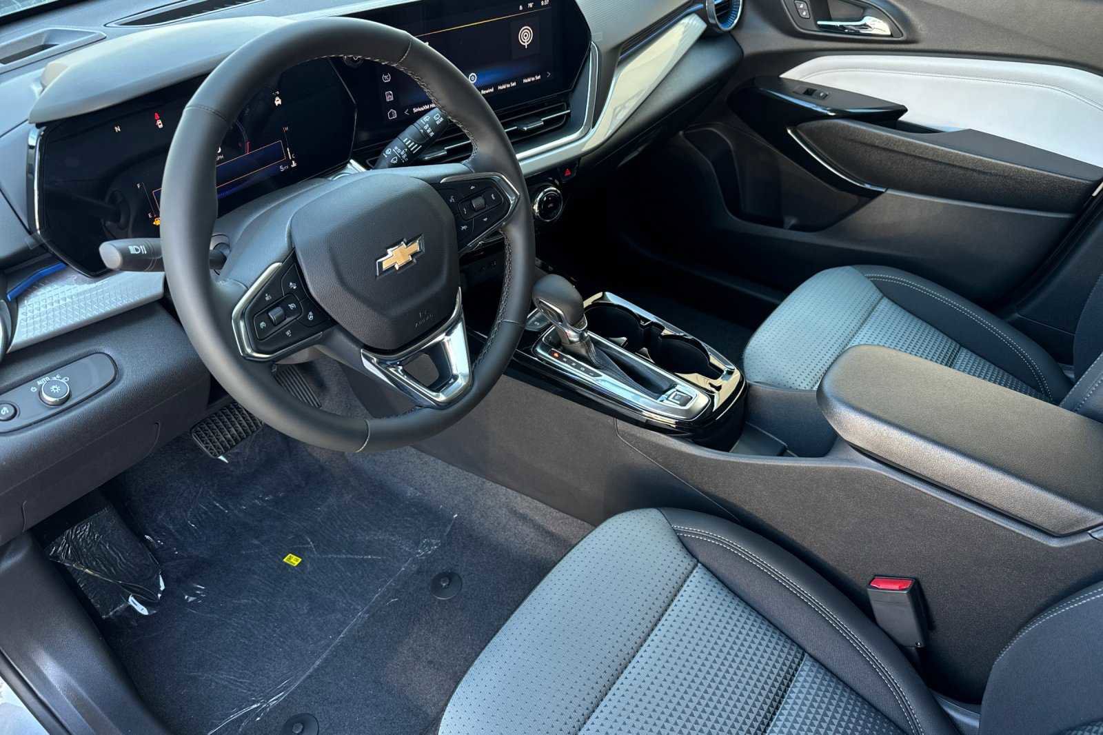 New 2025 Chevrolet Trax LT w/ Driver Confidence Package image 6