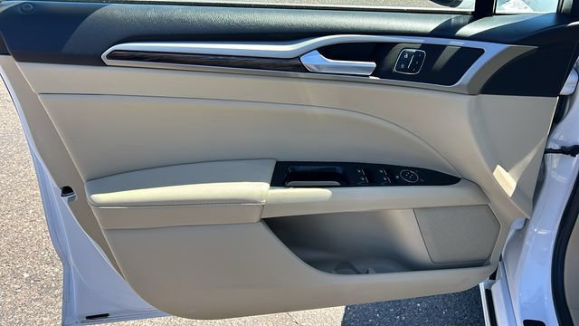 Used 2016 Ford Fusion Energi SE FWD image 16