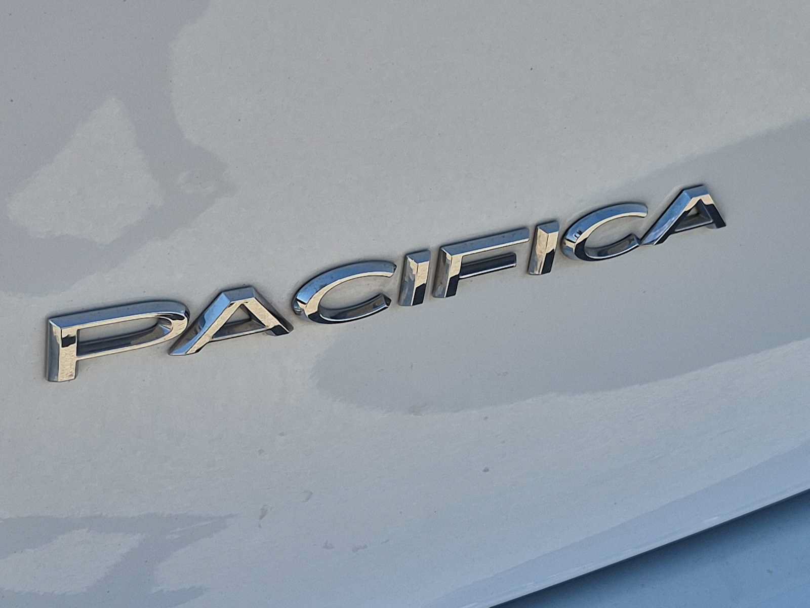 Used 2021 Chrysler Pacifica Touring-L FWD image 11