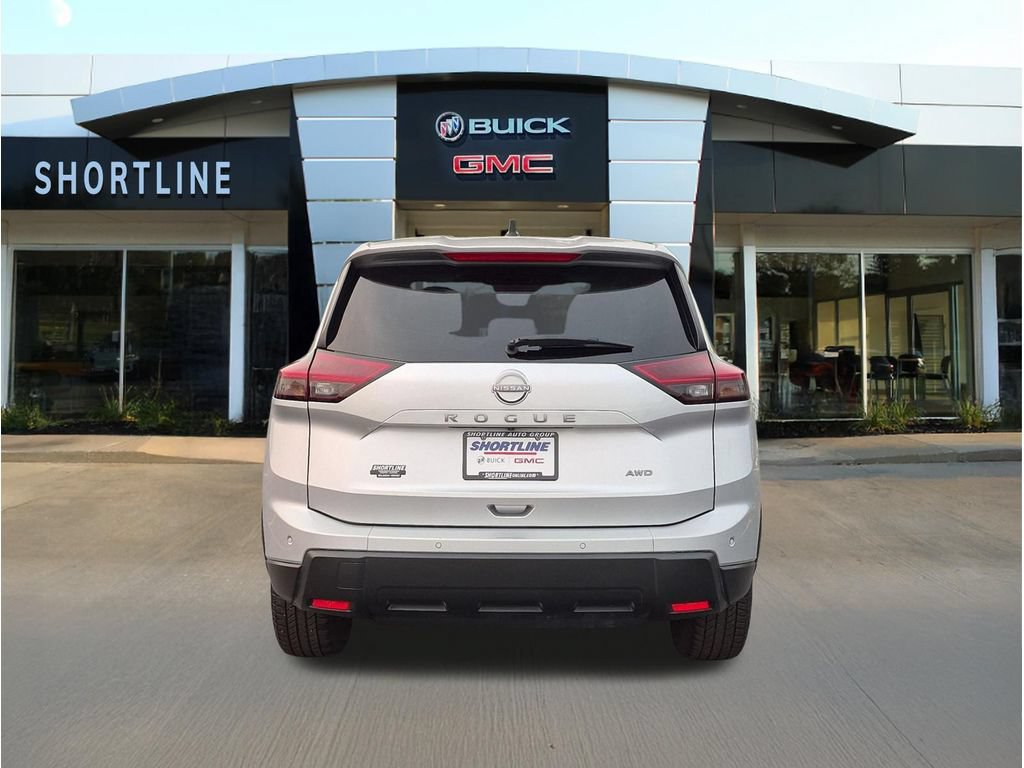 Used 2024 Nissan Rogue S AWD/4WD image 4