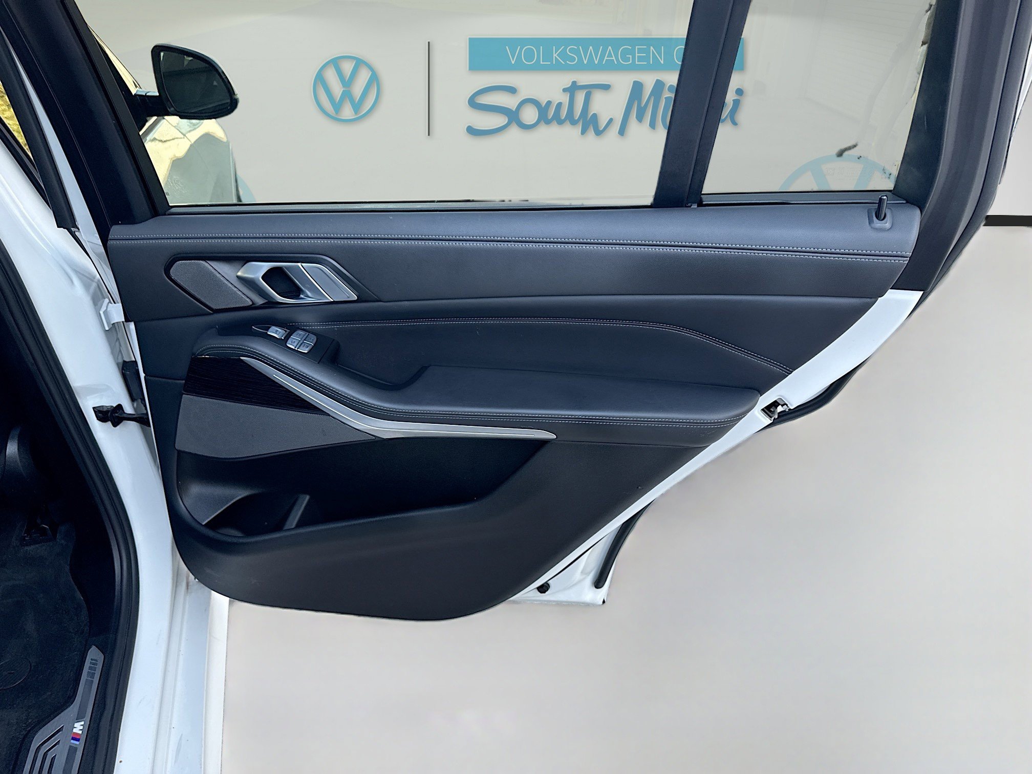 Used 2023 BMW X7 xDrive40i w/ M Sport Package image 31