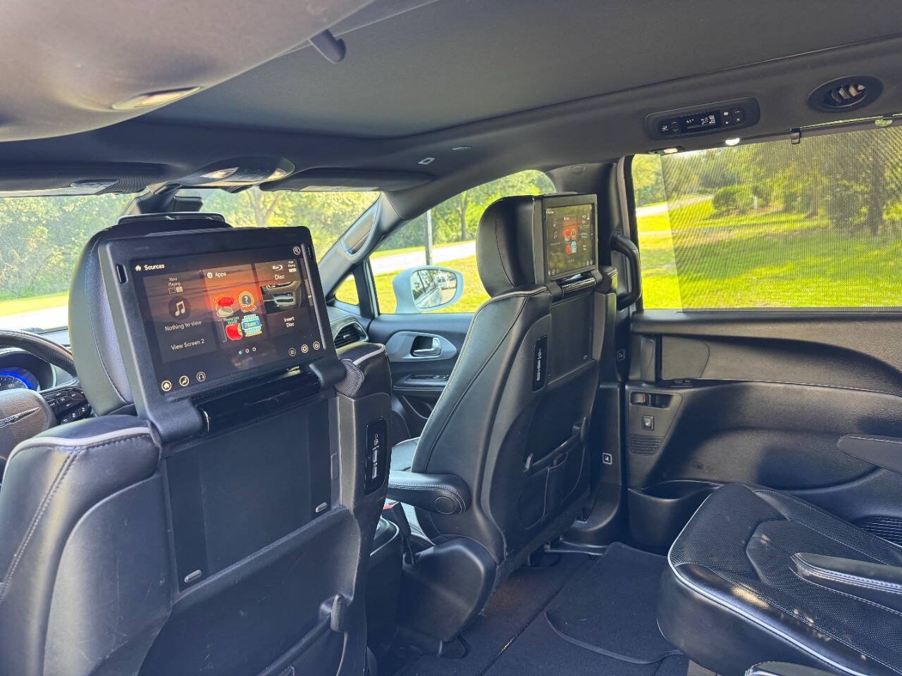 Used 2019 Chrysler Pacifica Limited w/ Advanced Safetytec Group FWD image 10