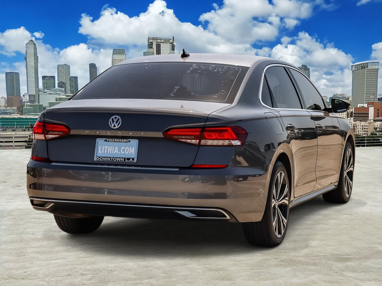Certified 2022 Volkswagen Passat 2.0T SE FWD image 4