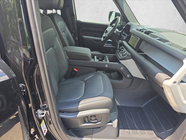 Used 2024 Land Rover Defender 110 X-Dynamic SE AWD/4WD image 10