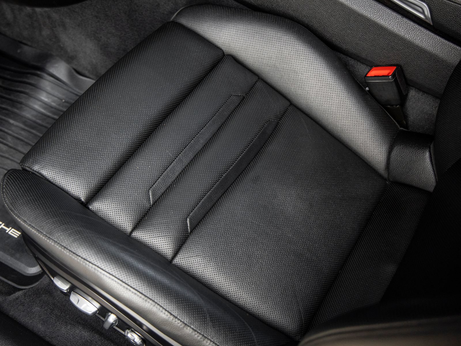 Certified 2018 Porsche Panamera 4 AWD/4WD image 22