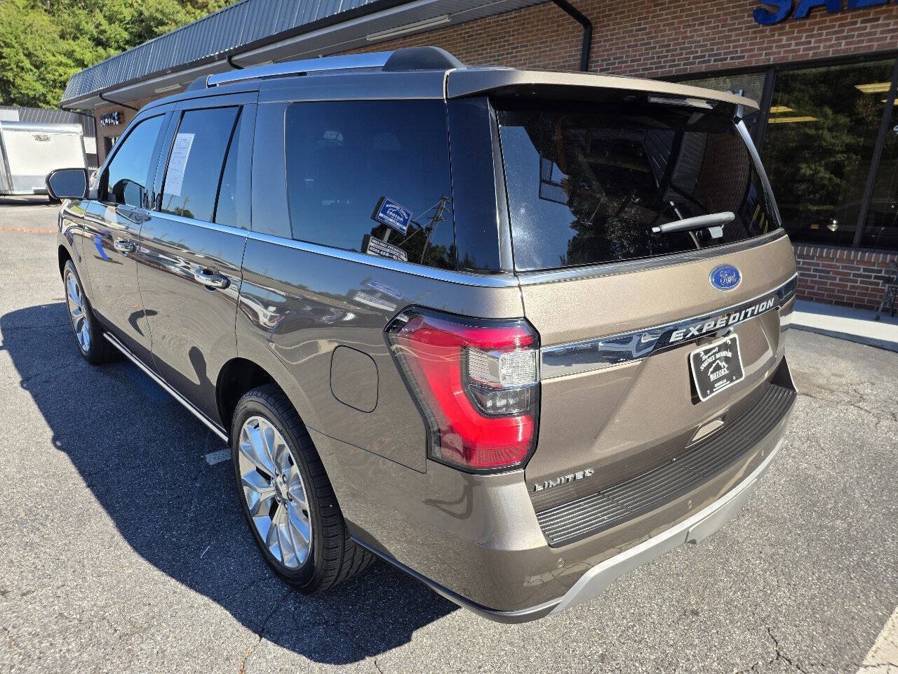 Used 2019 Ford Expedition Limited w/ Equipment Group 302A RWD image 4