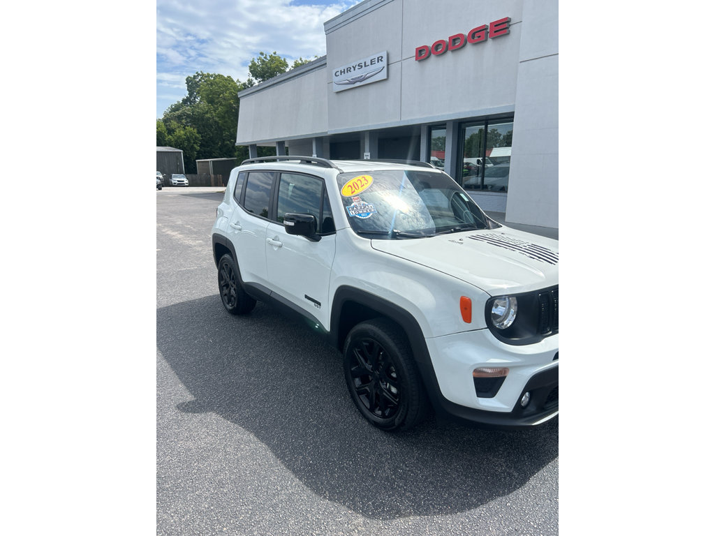 Used 2023 Jeep Renegade Altitude w/ Convenience Group I AWD/4WD image 2