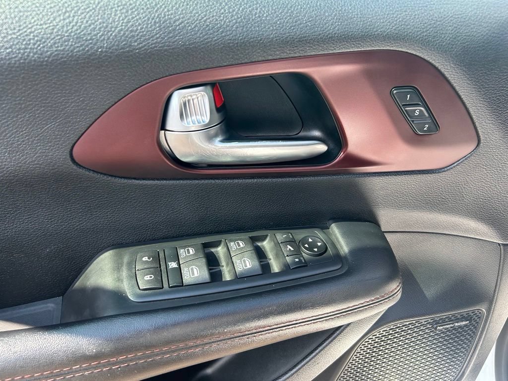 Used 2020 Chrysler Pacifica Limited FWD image 17