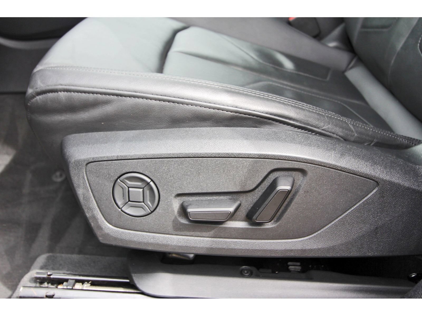 Used 2025 Audi Q3 2.0T Premium AWD/4WD image 28