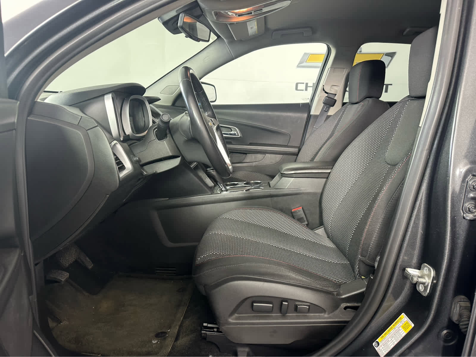 Used 2017 Chevrolet Equinox LT w/ Driver Confidence Package II image 8