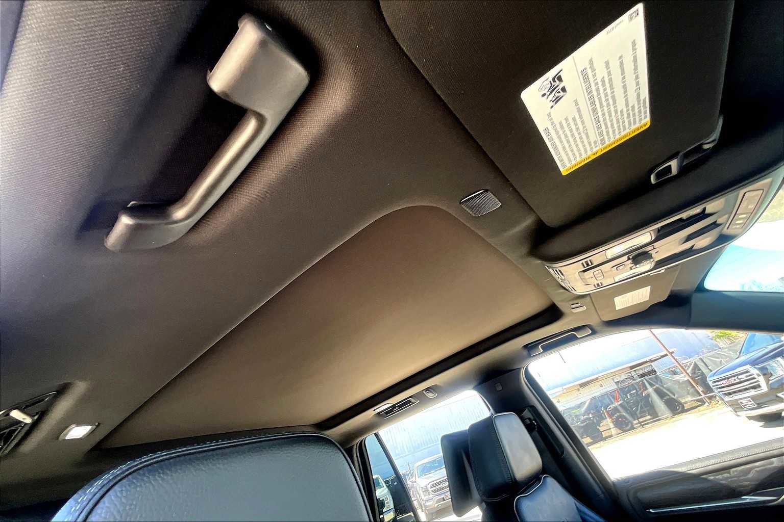 Used 2021 GMC Yukon Denali w/ Denali Premium Package image 14