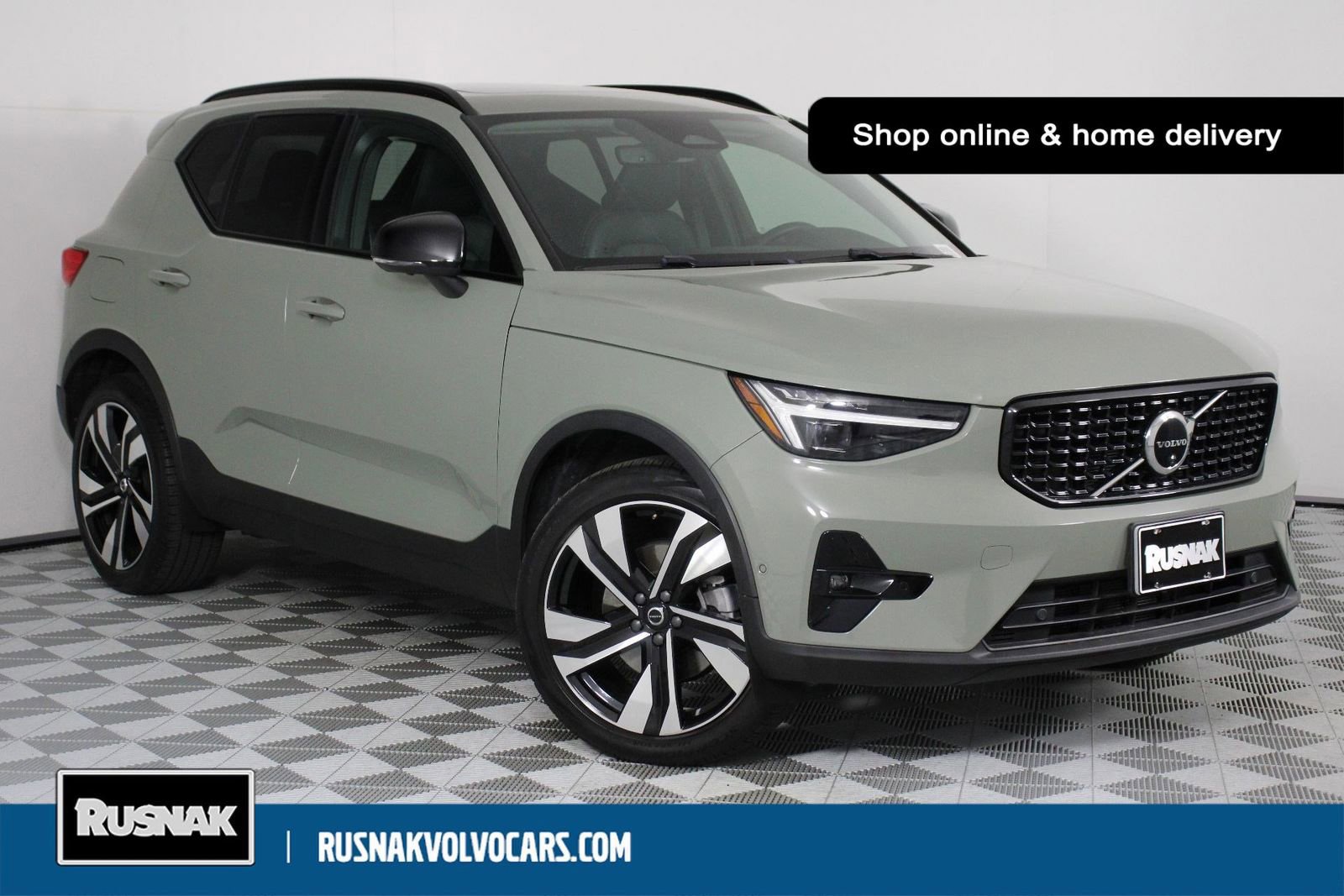 Used 2023 Volvo XC40 B4 Ultimate w/ Climate Package