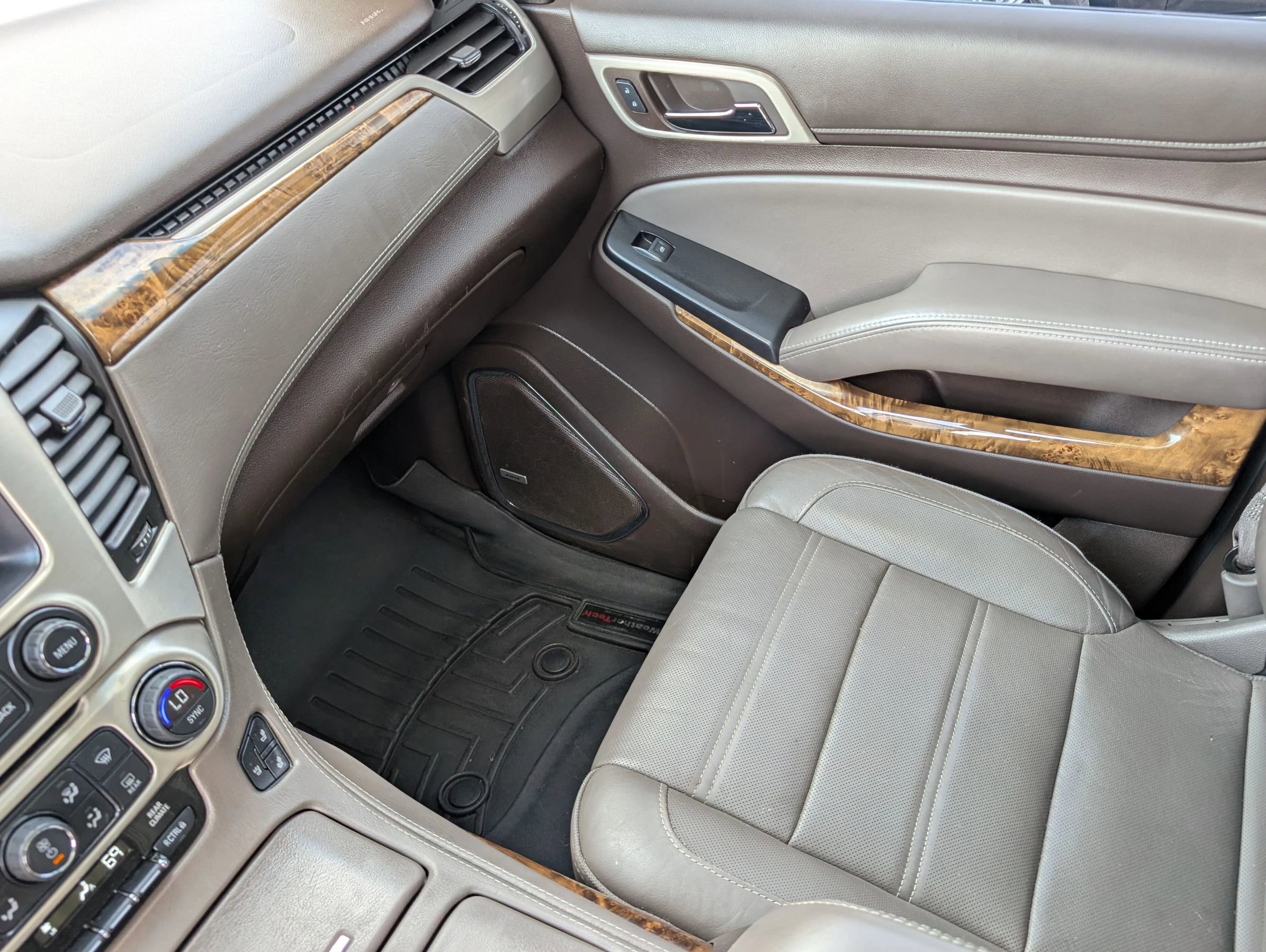 Used 2015 GMC Yukon Denali w/ Premium Package RWD image 33