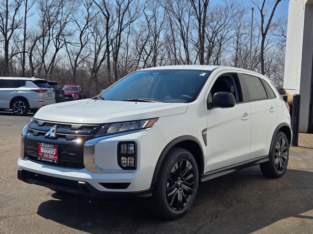 Used 2026 Mitsubishi Outlander Sport LE AWD/4WD image 3