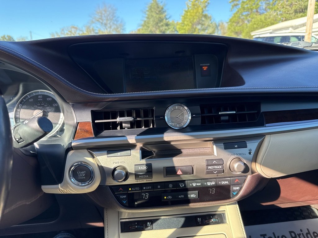 Used 2016 Lexus ES 350 w/ Premium Package w/Wood Trim image 16