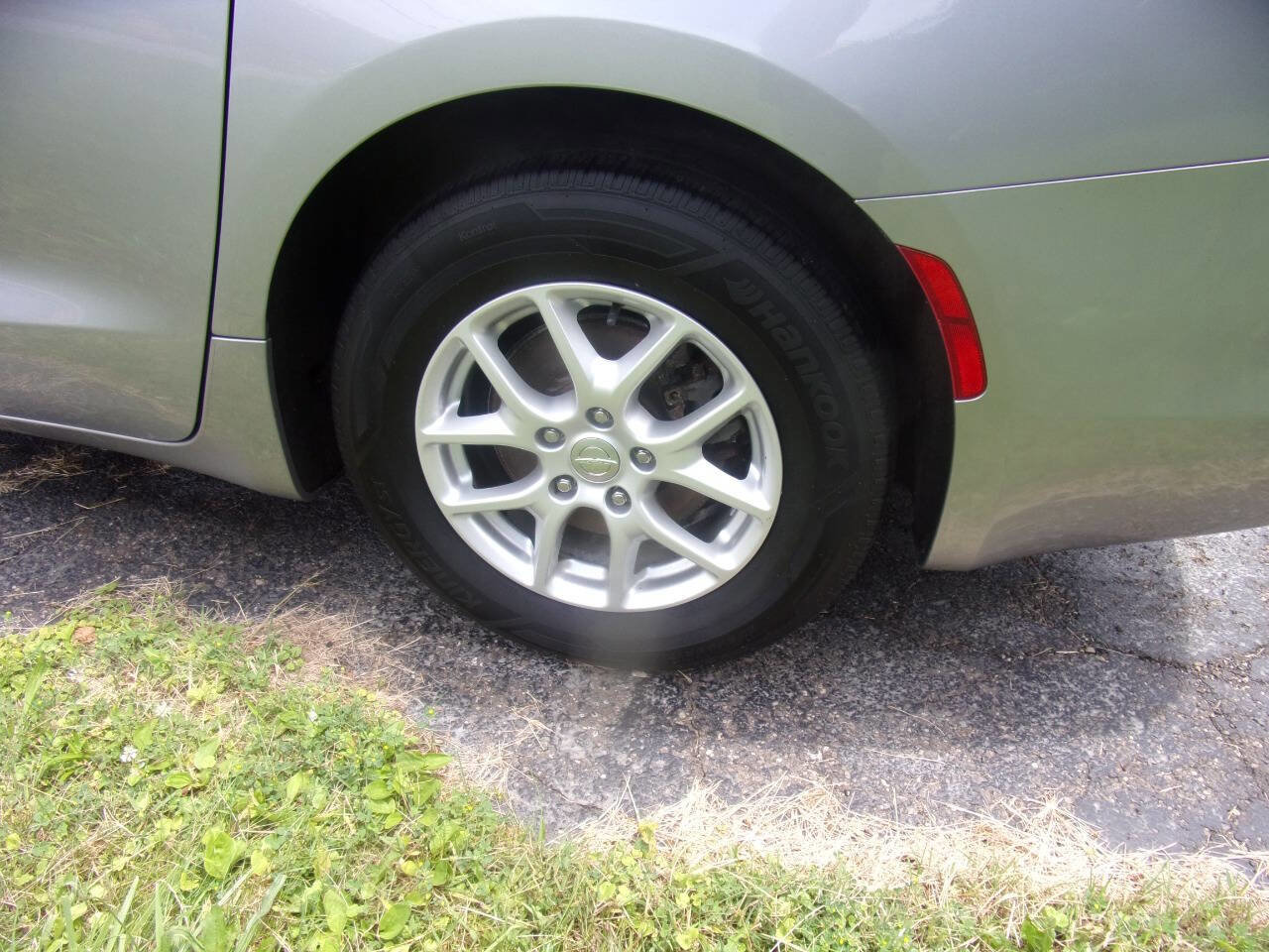 Used 2017 Chrysler Pacifica Touring image 10