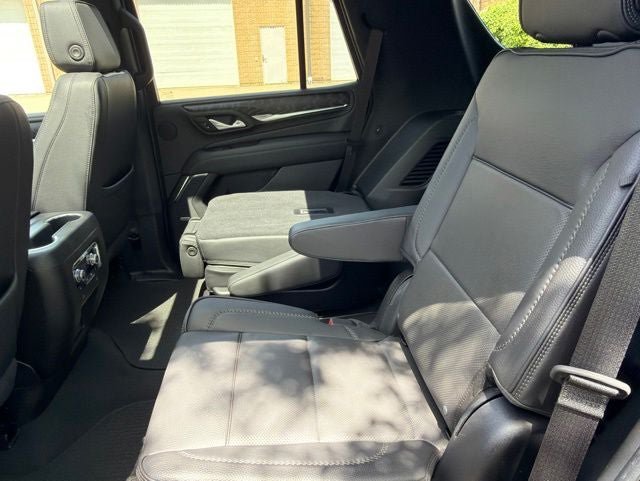 Used 2024 GMC Yukon Denali AWD/4WD image 16