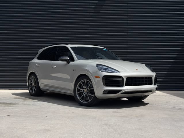 Certified 2022 Porsche Cayenne Turbo S AWD/4WD image 9
