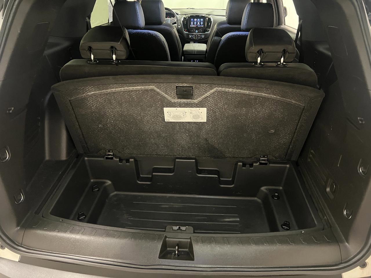 Used 2023 Chevrolet Traverse LT FWD image 33