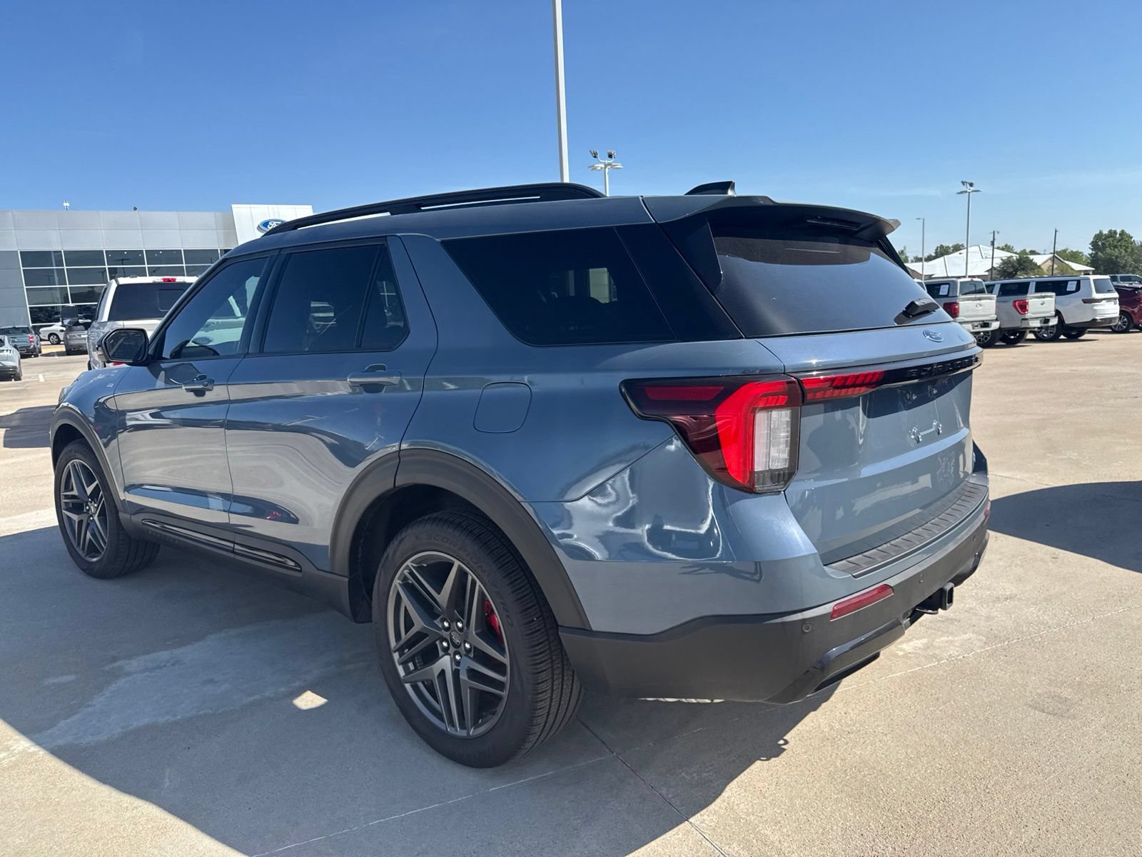 Used 2025 Ford Explorer ST-Line w/ Premium Package AWD/4WD image 5