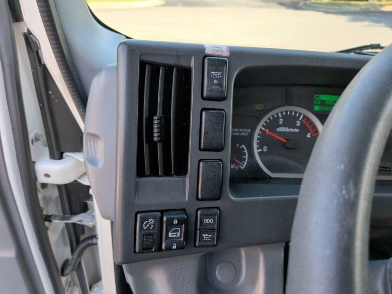 Used 2021 Isuzu NPR RWD image 16
