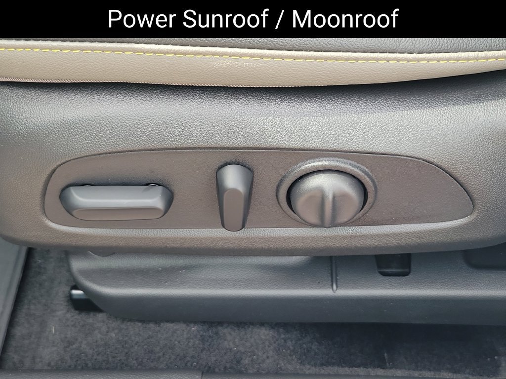 Used 2025 Chevrolet Trax ACTIV w/ Sunroof Package FWD image 7
