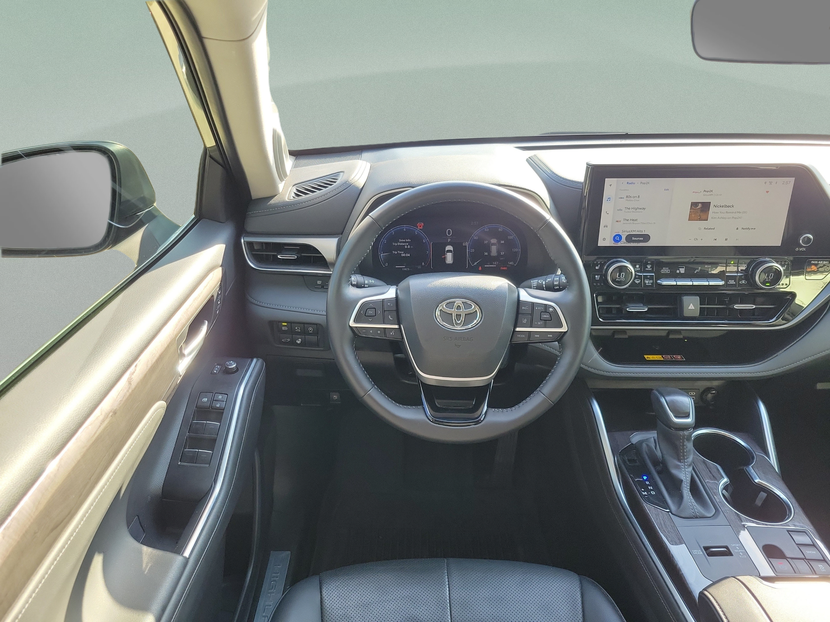 Certified 2025 Toyota Highlander Limited FWD image 22